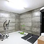 Funfactory House נאזרה