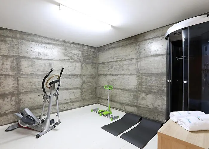 Funfactory House Nazaré